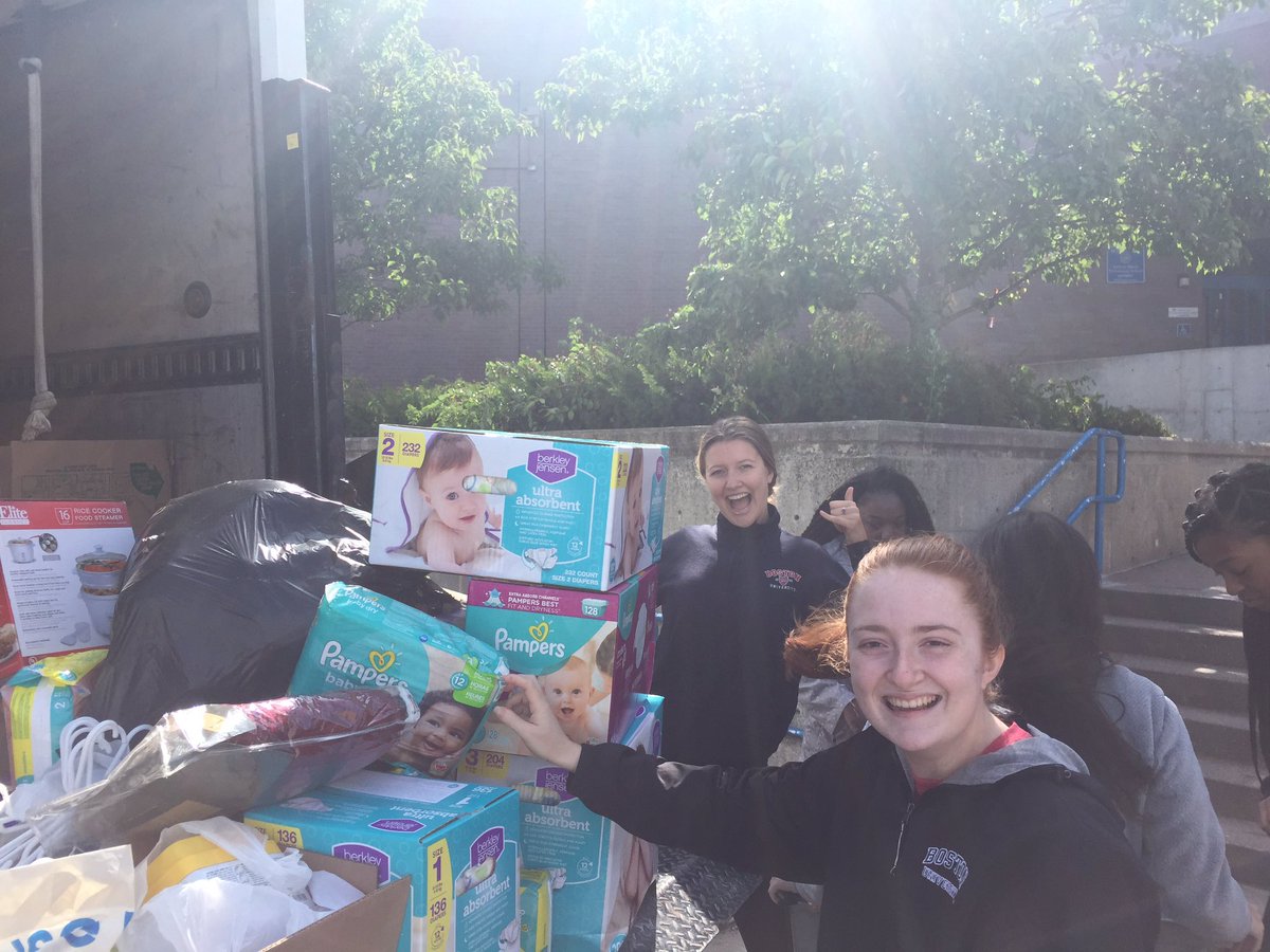 heyfysop's tweet photo. #FYSOP2017 volunteers &amp; @BCYFcenters loading a truck with supplies for #HarveyRelief! Active citizenship ain't just for #Boston! https://t.co/phHrtb9NbB
