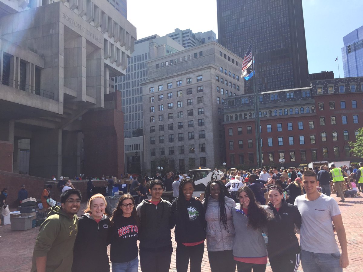 heyfysop's tweet photo. #FYSOP2017 volunteers &amp; @BCYFcenters loading a truck with supplies for #HarveyRelief! Active citizenship ain't just for #Boston! https://t.co/phHrtb9NbB