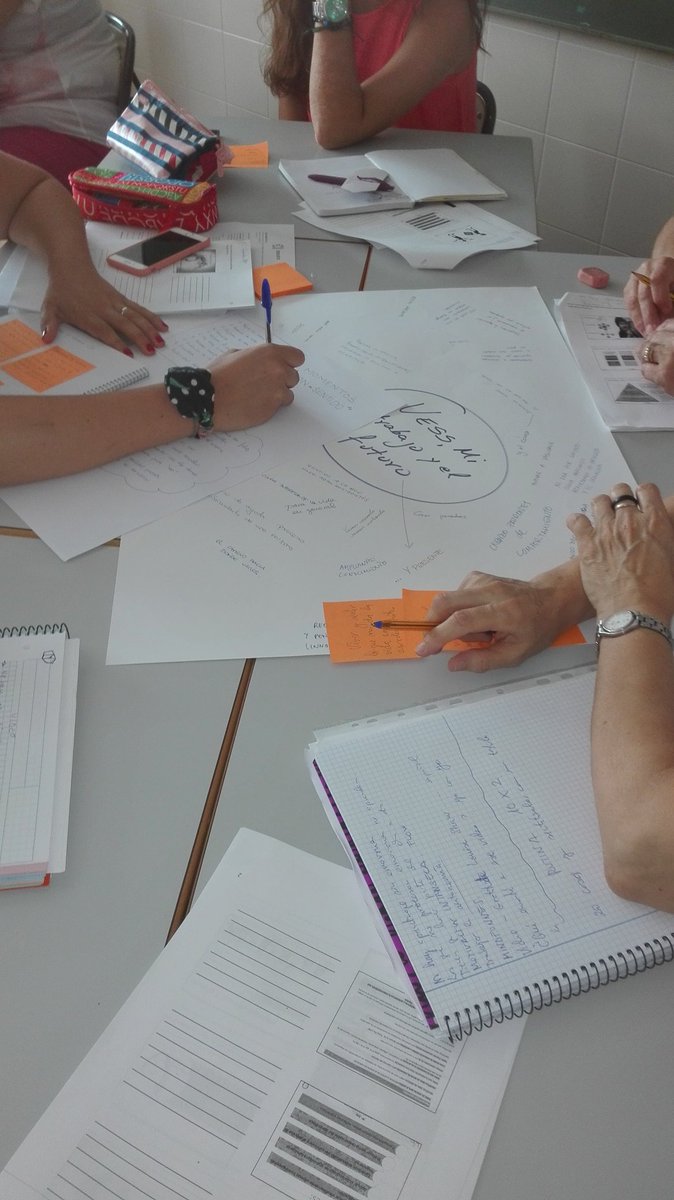 cole_sagrada's tweet photo. Primer dia de formació acabat.Dilluns més!🤗📓 @Edu1stVESS @puri310868 @neuetes6 @SevalMajo @RuizCliment @MInmaculadaJ @cmariaasunta @begogras https://t.co/ubhZDMchkQ