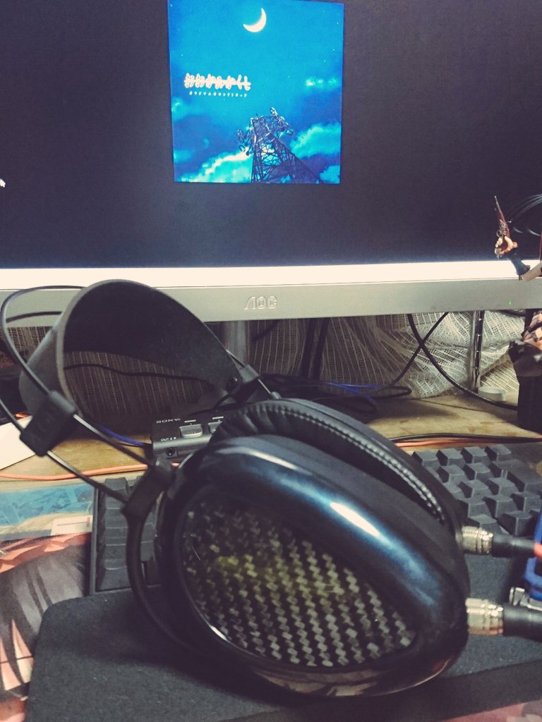 eear_tanatos's tweet photo. 知る人ぞ知る懐かしきPSPゲーム『#おおかみかくし』のEDを聴いておりますが、ヴァイオリンの描写が凄く、スッと耳に浸透していく……………
#AEONFLOW 
#夕時雨 #櫛名田眠 #伊瀬茉莉也 https://t.co/WR6ujIyvd9