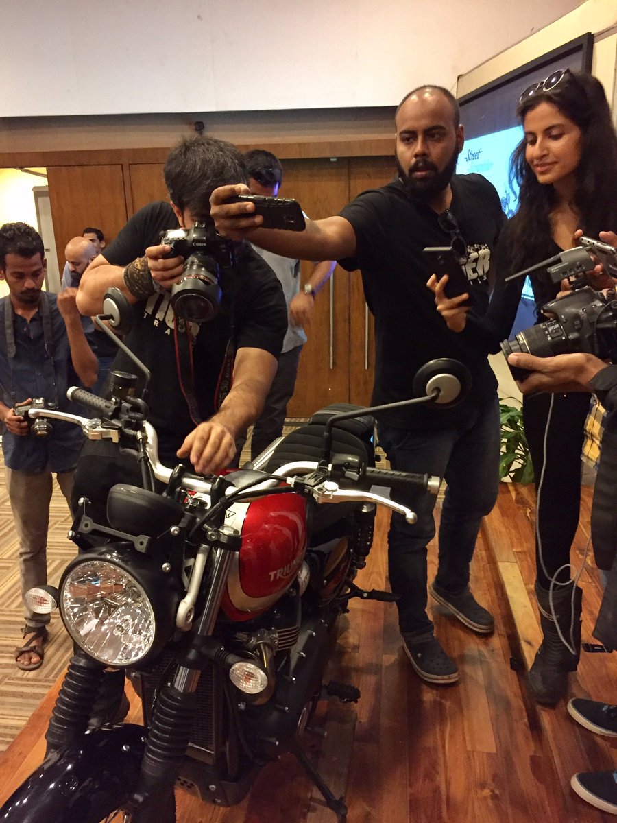 IndiaTriumph's tweet photo. Attention comes naturally to the all new Street Scrambler. Know more: https://t.co/BnoNmhOu2I #ForFreedomAndFun #StreetScrambler #ForTheRide https://t.co/Xs0bSg6xla