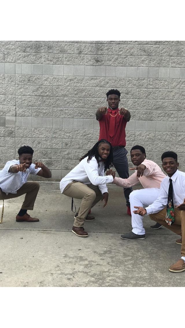 SixThirtyy's tweet photo. Yeah 6lood 6rothers 🤞🏽💯💉💙 https://t.co/ycMVXbqPCi