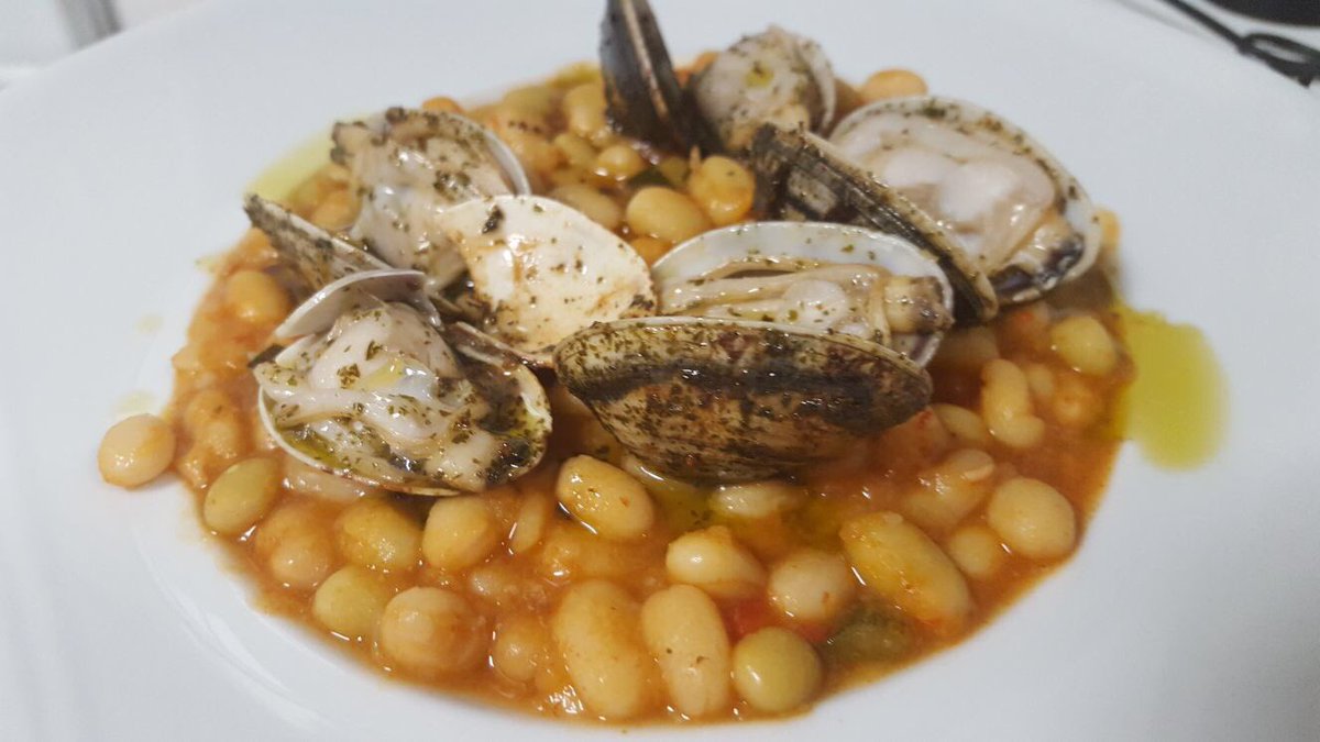 LagarEl's tweet photo. Pochas con #almejas delicia de temporada https://t.co/NfAWhMlZSb