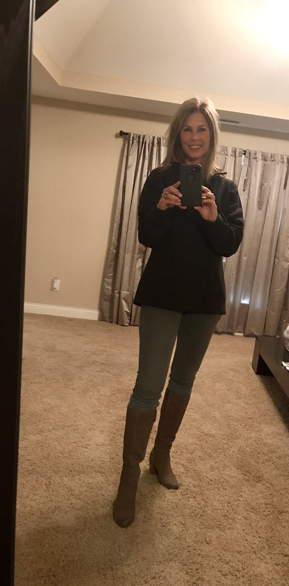 Angela Buchman On Twitter My Cute Sparkly Black And Gold Shirt For The Purdue Tailgate On The Circle Has Been Replaced With A Sweatshirt And Boots Boilerup Https T Co S2vugnsgdl Twitter