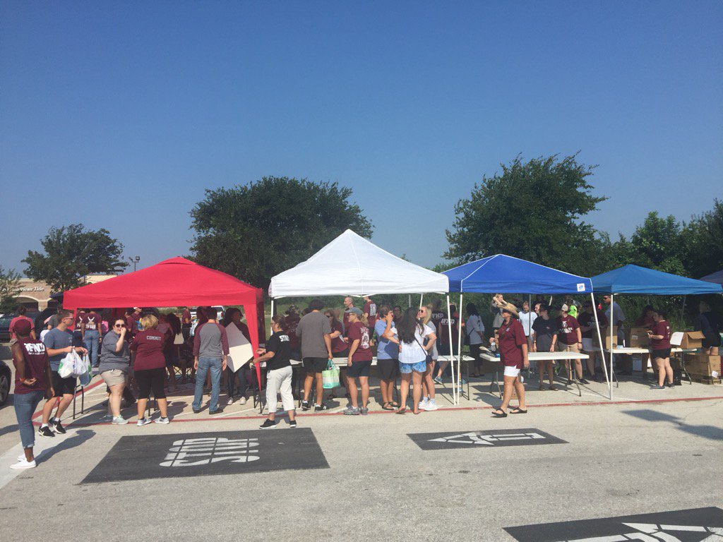 CyFair_BFND's tweet photo. We're here collecting donations!  HEB barker cypress @CyFair_BFND @CyFairISD https://t.co/ZH4B5ejWNs