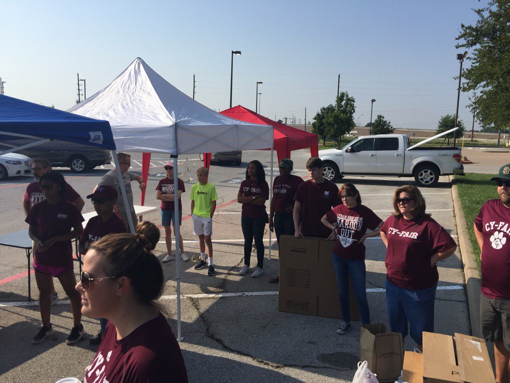 CyFair_BFND's tweet photo. We're here collecting donations!  HEB barker cypress @CyFair_BFND @CyFairISD https://t.co/ZH4B5ejWNs