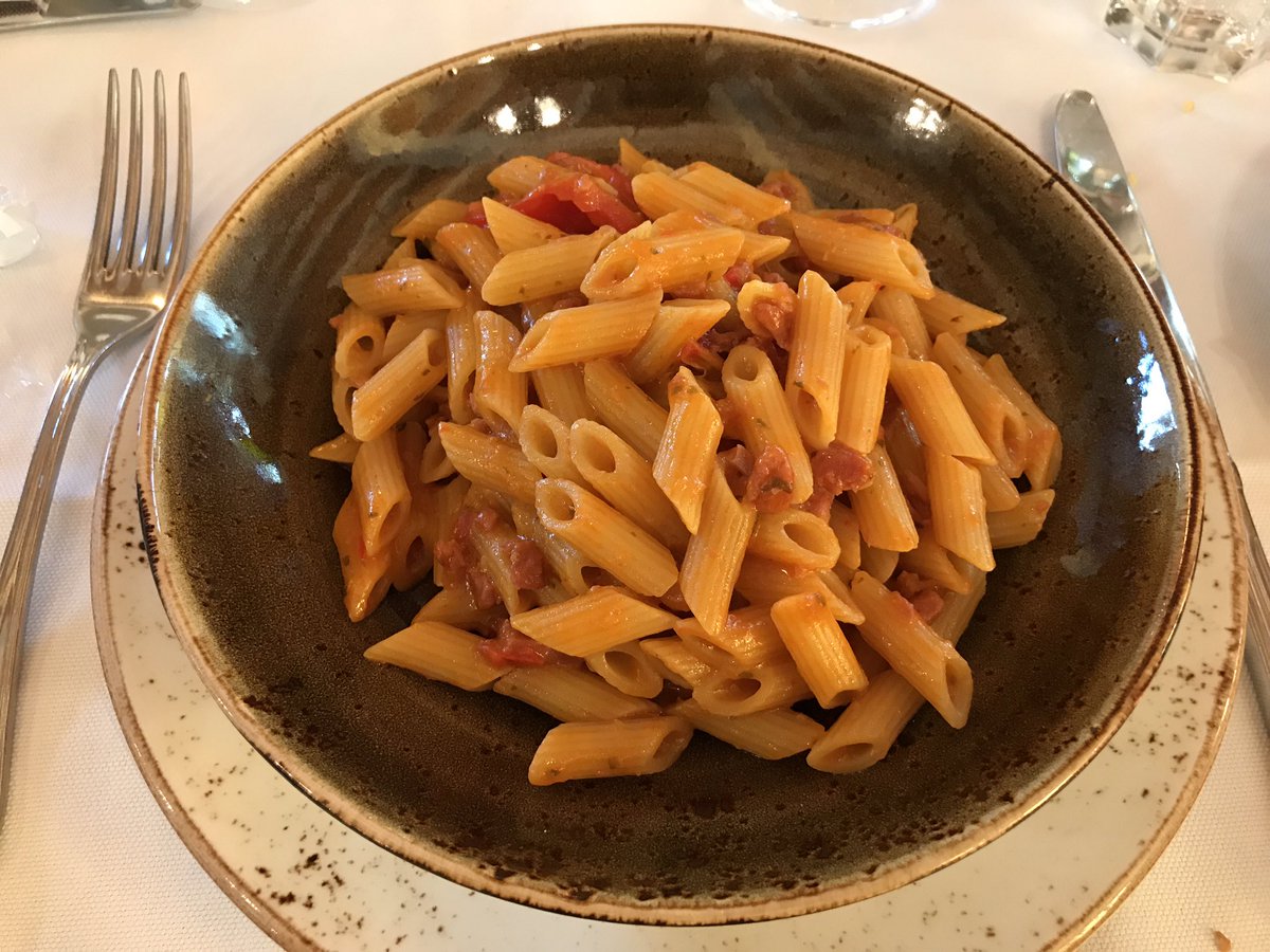 teitokiroga's tweet photo. Una bella mangiata a #Parma #tortafritta #crostone #moussedizabaione #pasta https://t.co/EE60plBnD7