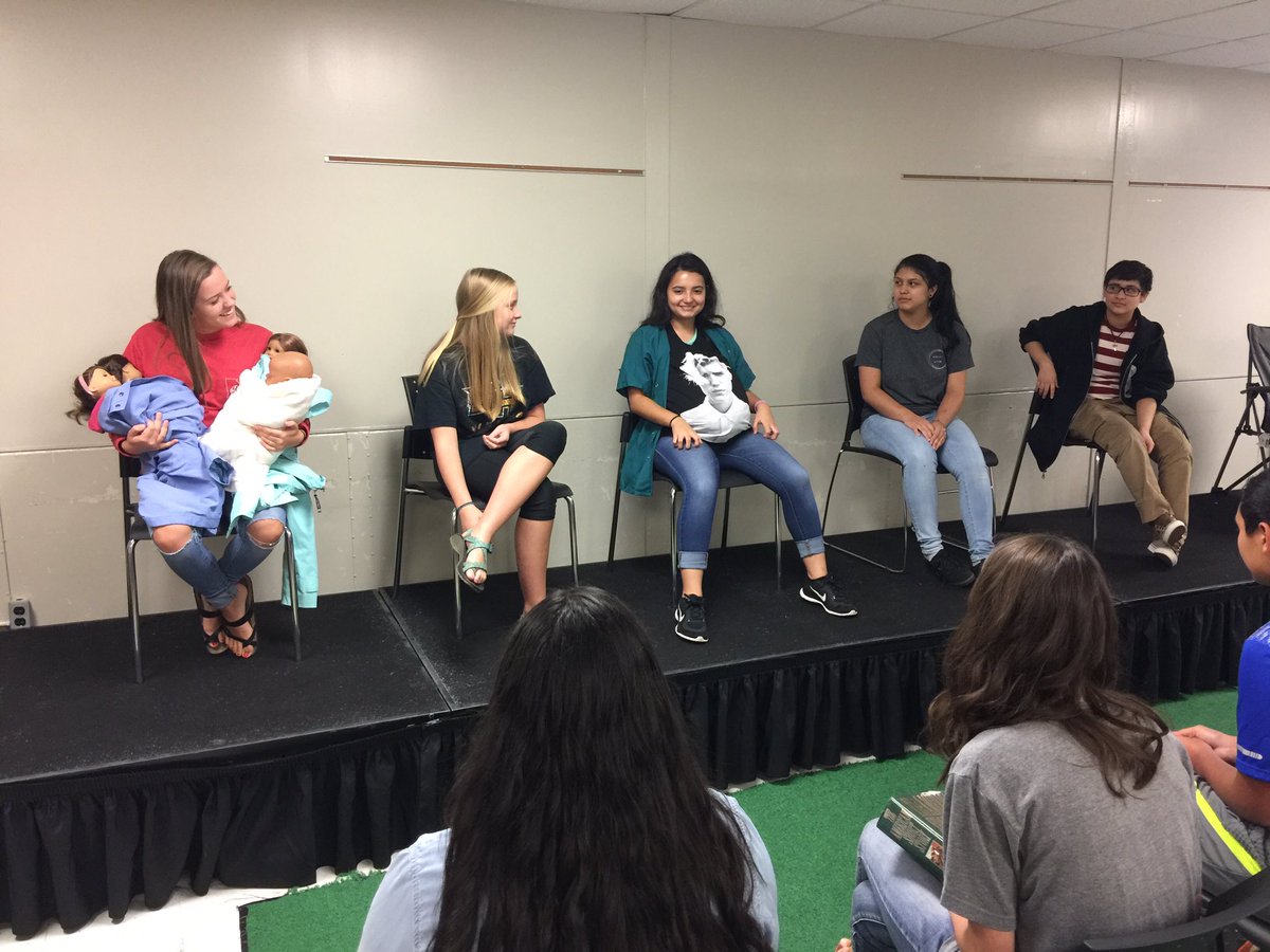 Studio113_EHHS's tweet photo. Rockin' it with the "Front Porch." Created their own characters. Thematic conversations. https://t.co/TMlUeQQ1ZW