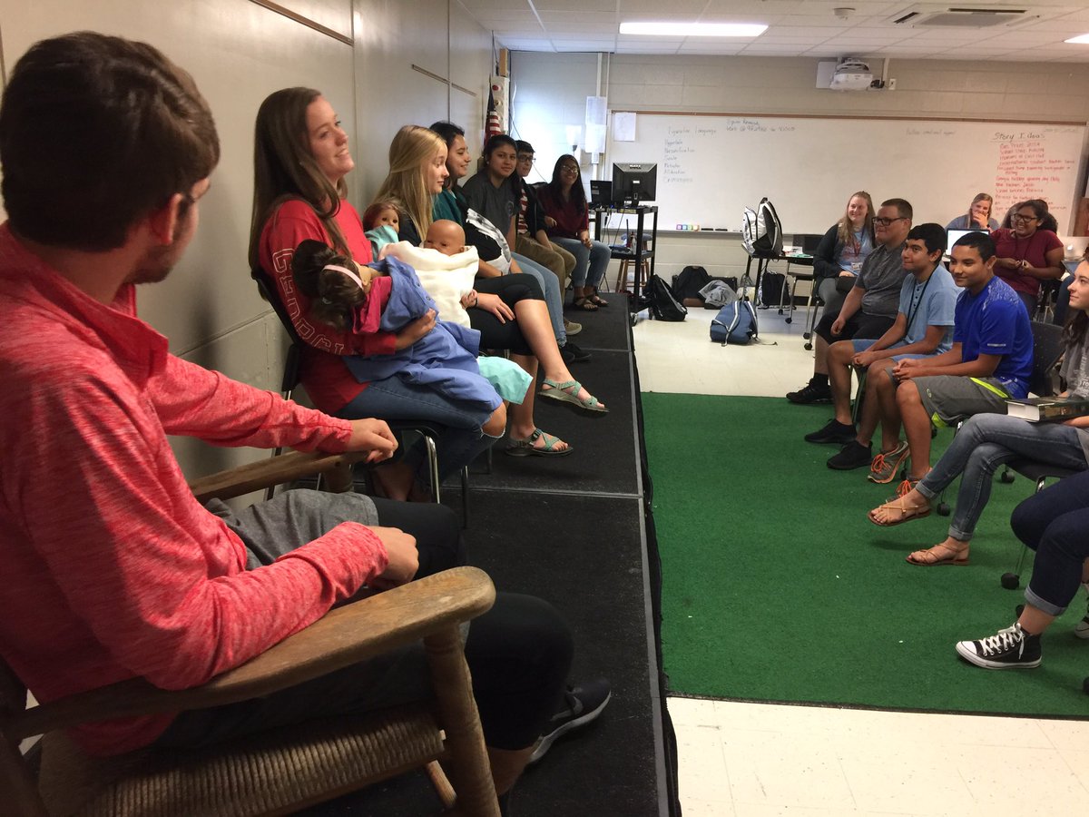 Studio113_EHHS's tweet photo. Rockin' it with the "Front Porch." Created their own characters. Thematic conversations. https://t.co/TMlUeQQ1ZW