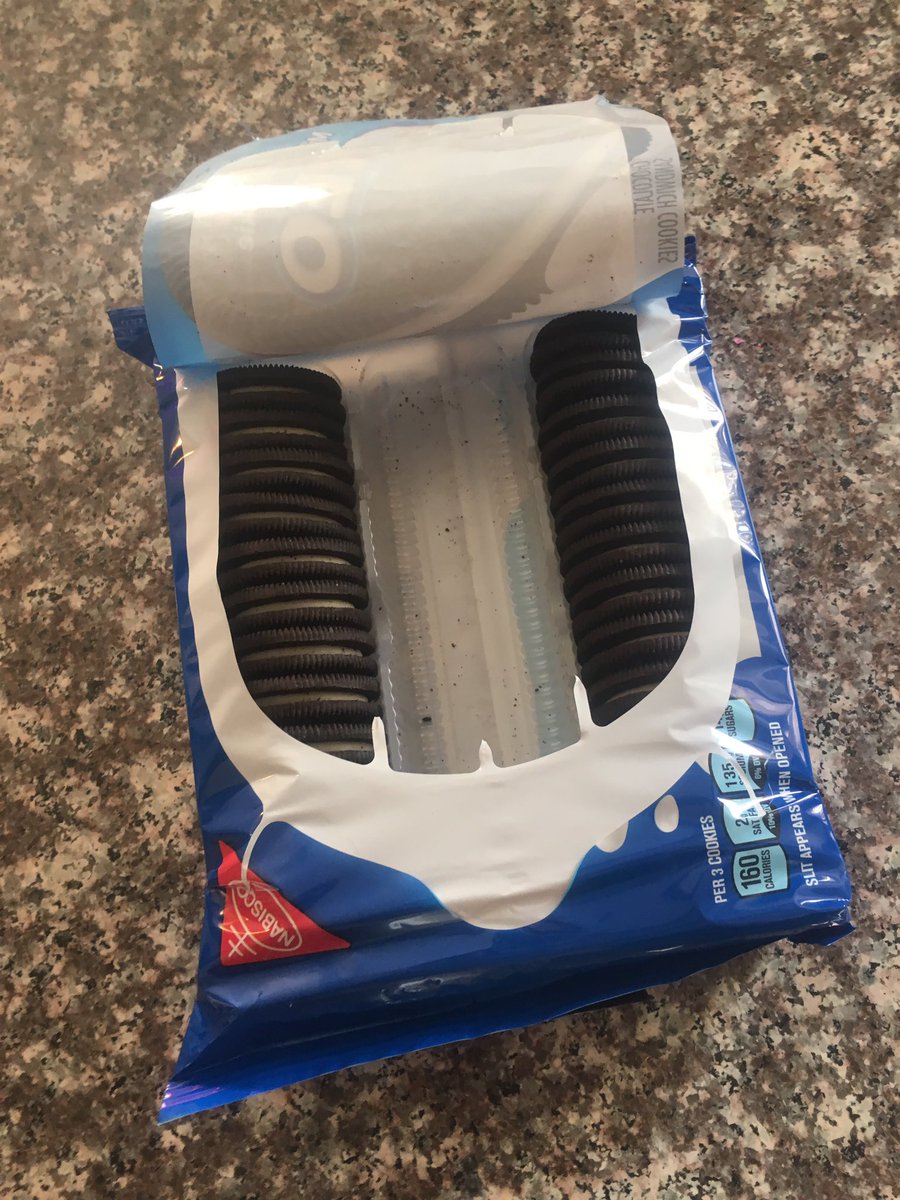 VictoriaGabay's tweet photo. @adamcarolla forget folding the chip bag, what kind of animal doesn't close up the Oreos?! #nohope #prayfororeo https://t.co/MpAS1LJzkL