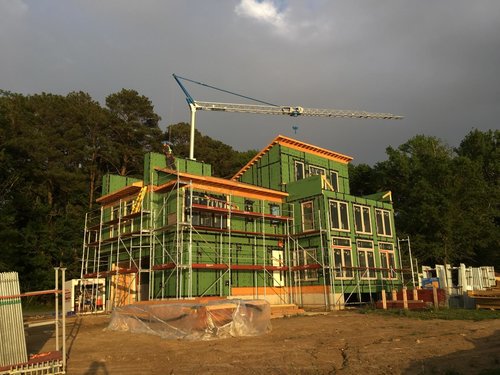 BPrint_Robotics's tweet image. Single family home in Stevensville, MD with the @BlueprintRoboUS install team, scaffolding, and crane on site for assembly (left).