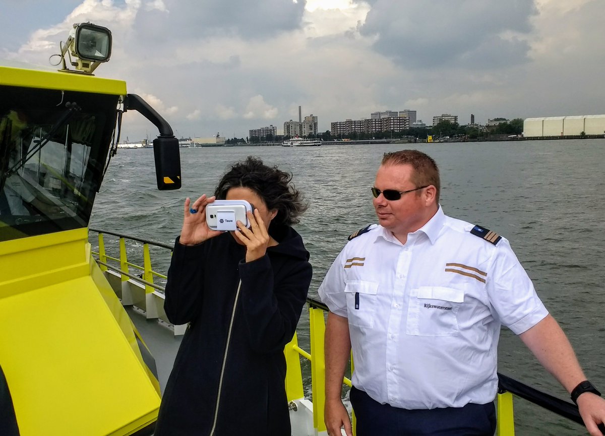 PikaarRemco's tweet photo. @TauwNL vaart mee met @Rijkswaterstaat, @PortOfRotterdam en @Rotterdam @Wereldhavendgn en presenteert de #shoreliner in het echt en in VR https://t.co/uzCb7frUI2