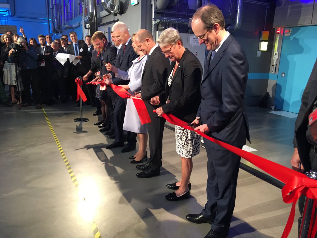 PhysicsWorld's tweet photo. European X-ray facility officially opens @EuropeanXFEL #FlashPhysics https://t.co/1E0QXlOklm https://t.co/KtA7SF1jC8