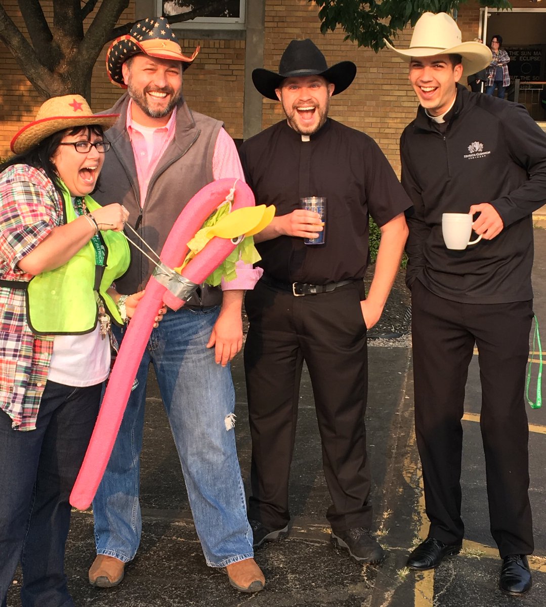 StPatSch's tweet photo. Today St. Patrick School is raising money to benefit the people affected by #HurricaneHarvey #jawesome #TexasTheme #YeeHaw #StPatProud https://t.co/iDCaj1mCXJ
