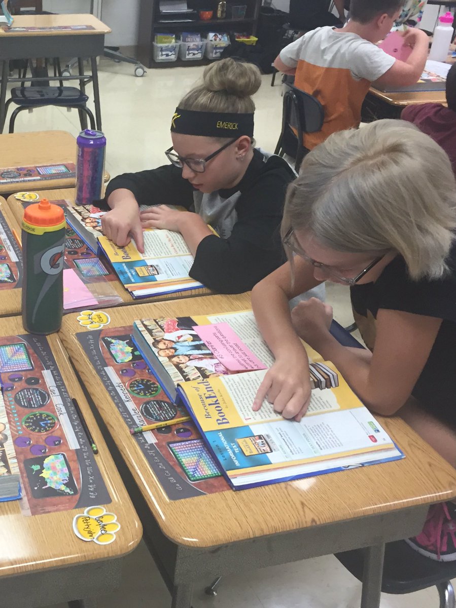 jill_findley's tweet photo. Reciprocal teaching while reading "Because of Book Ends" #fab4f #kcsdpride #nstarpride https://t.co/Yqn5DV1IOQ