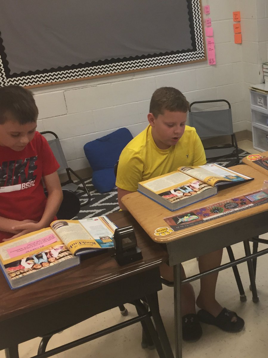 jill_findley's tweet photo. Reciprocal teaching while reading "Because of Book Ends" #fab4f #kcsdpride #nstarpride https://t.co/Yqn5DV1IOQ
