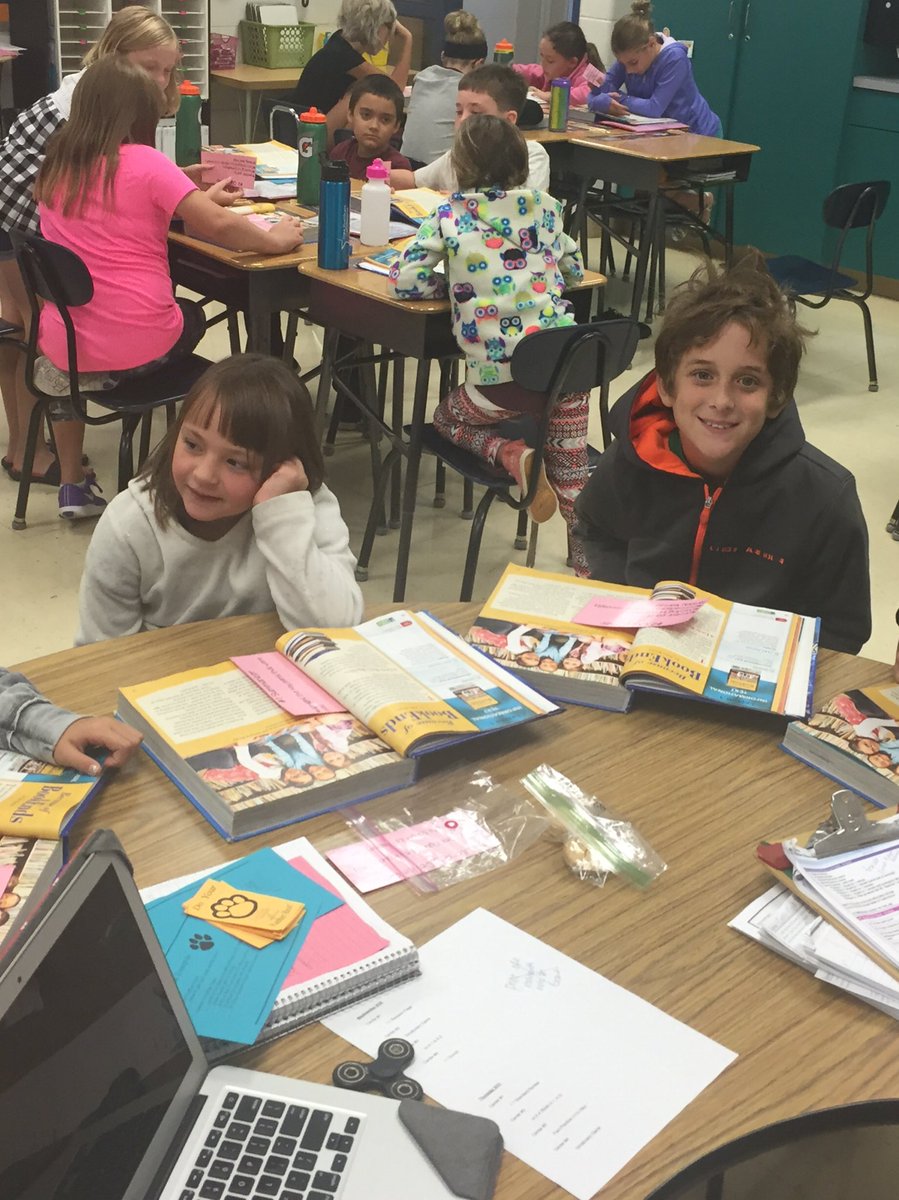 jill_findley's tweet photo. Reciprocal teaching while reading "Because of Book Ends" #fab4f #kcsdpride #nstarpride https://t.co/Yqn5DV1IOQ