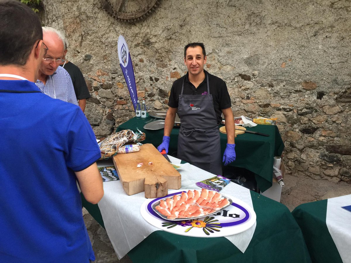 crucolo's tweet photo. Ricordi di #Agosto: alla kermesse Castelli Divini organizzata da @VinoDolomiti #Crucolo era presente con il suo #speck e i suoi #salumi. https://t.co/Fd5Ivaeh8f