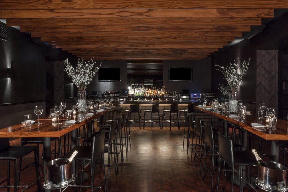 eatSTK's tweet photo. Visit #STKChicago champagne bar to help cure those Sunday scaries.  🥂🥂🥂 #eatSTK https://t.co/HnEOTNpbcs