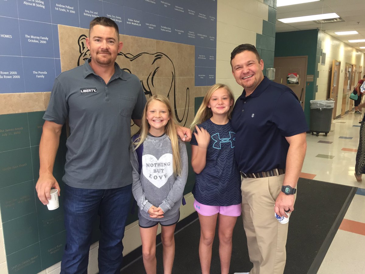 MdvePrincipal's tweet photo. Thank you 7-eleven for donating amazing donuts for Meadow View's Donuts with Dad celebration!! @7eleven @dcsdk12 @mdve_lions https://t.co/HmziCw1Er8
