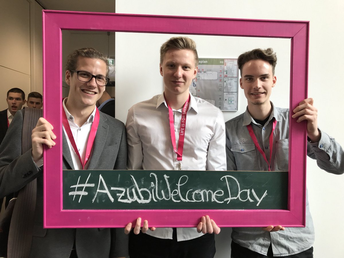 gfxbyraid's tweet photo. Danke an @TelekomKarriere 
für diesen entspannten ersten Ausbildungstag! #telekomwall #azubi2017 #AzubiWelcomeDay
@deutschetelekom ✔💯 https://t.co/Ma1ij1D0fX