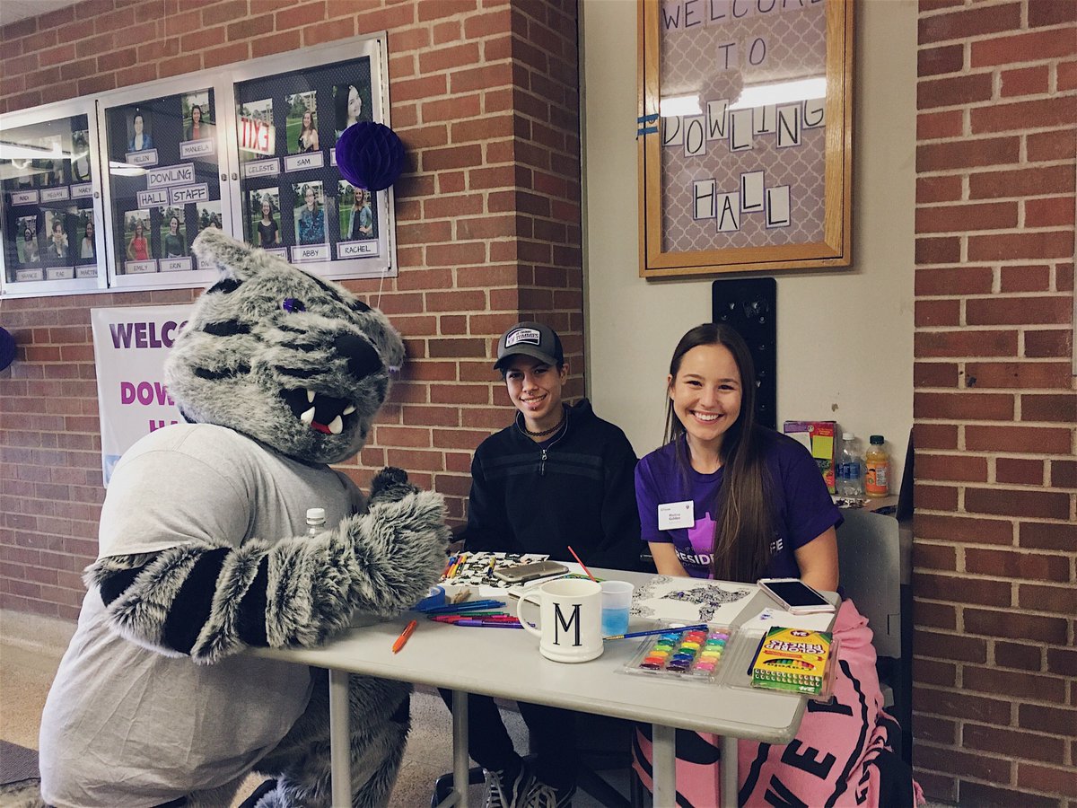 TommieMascot's tweet photo. Look at all these folks making move in day happen!
#movein2017 #welcomedays #gotommies https://t.co/SphLU8wD7D