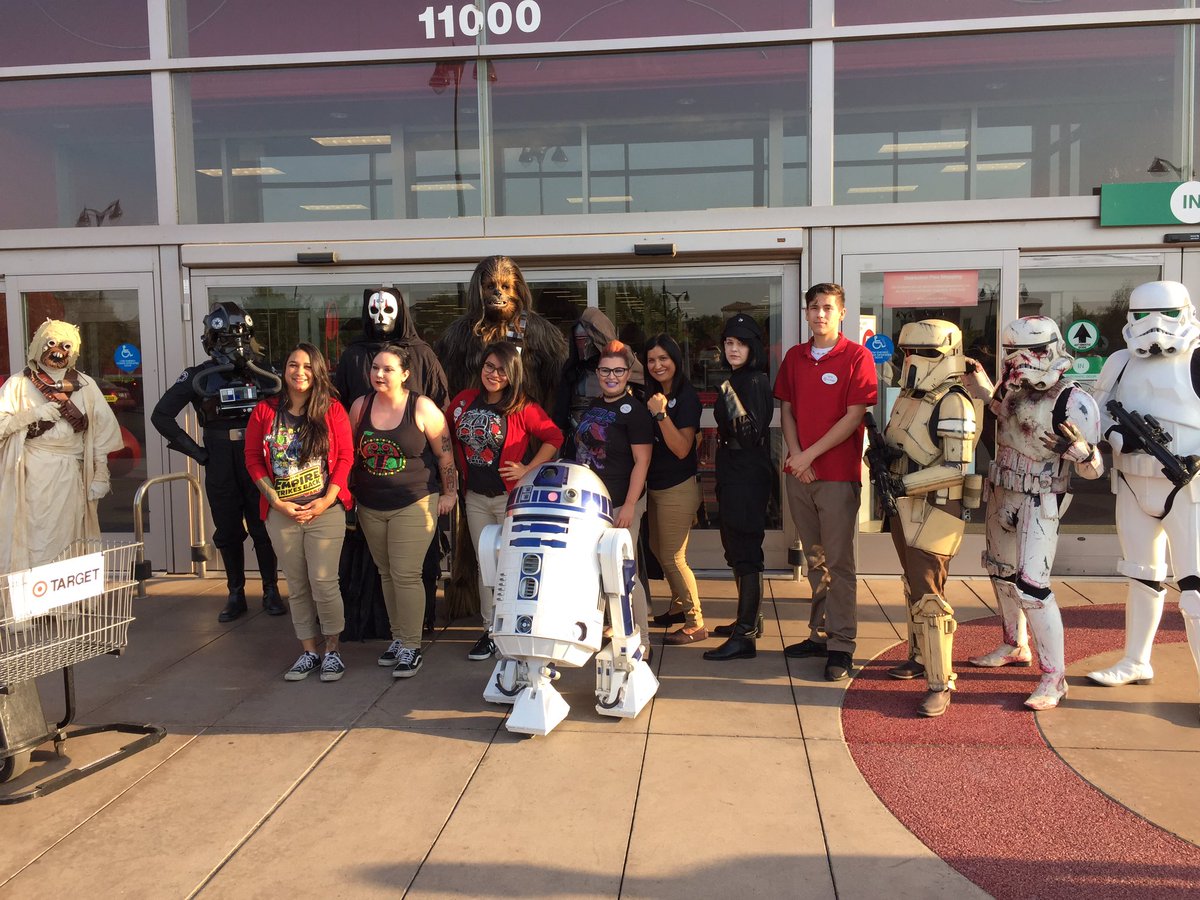 BaileyWiegel's tweet photo. Star Wars event at #T-2715 #forcefridayii @drew_arrington @SkyNewtonHR @scamposT2715 @vscduncan https://t.co/89JOrBWmHP