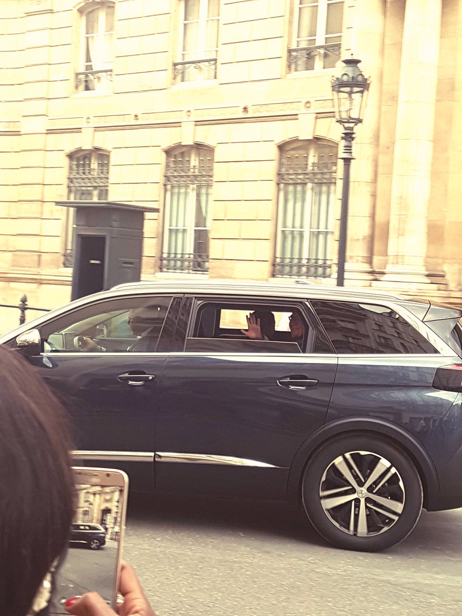 Doc_Turing's tweet image. Devant L'Elysée 
#Macron @Elysee