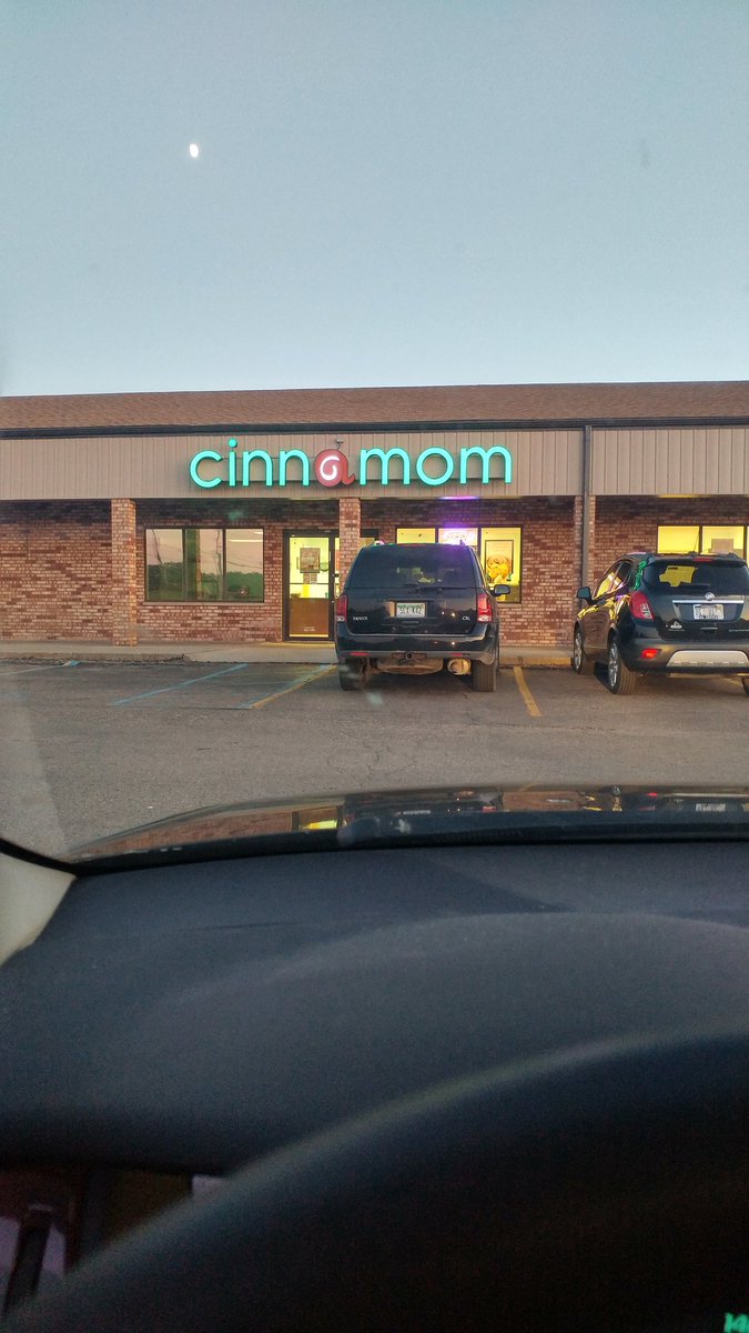 flintstonebeats's tweet photo. Shoutout to Cinnamom in GB.. Shit 💦🍴.. This that butter creme jumpoff #fuckcinnabon #thisthenewwave #michiganshit https://t.co/4ueiSYVRyY