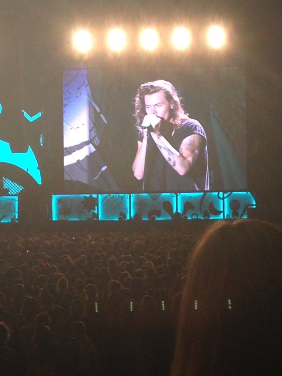 5secondsofLJP's tweet photo. Exactly 2 years ago, I saw the boys for the last time in concert. It was a truly wonderful night as always ❤️☺️ #OTRAPhilly https://t.co/DAoIWsC6eX