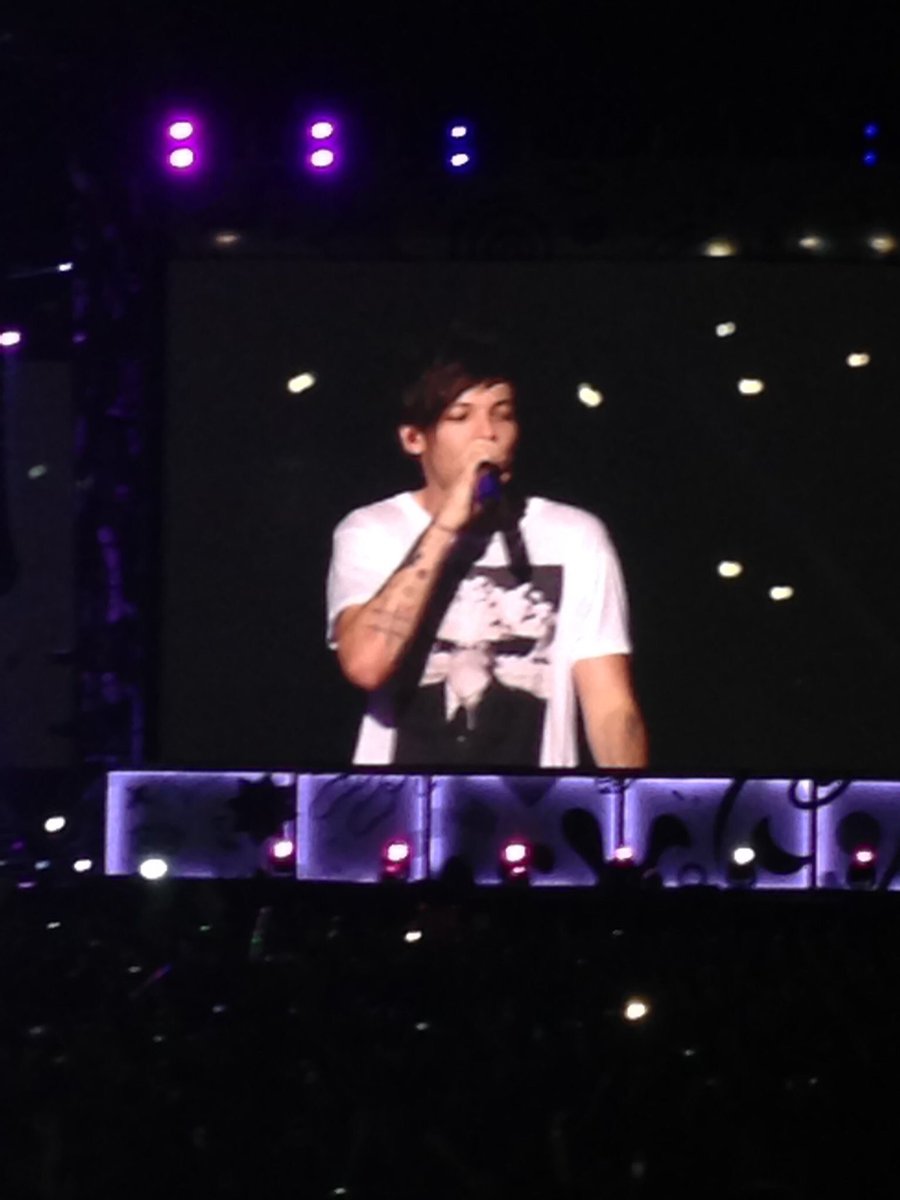 5secondsofLJP's tweet photo. Exactly 2 years ago, I saw the boys for the last time in concert. It was a truly wonderful night as always ❤️☺️ #OTRAPhilly https://t.co/DAoIWsC6eX