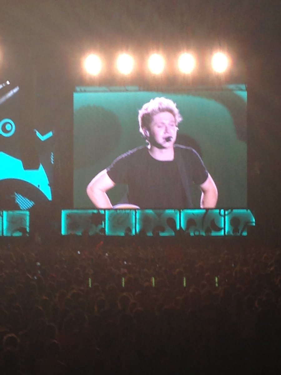 5secondsofLJP's tweet photo. Exactly 2 years ago, I saw the boys for the last time in concert. It was a truly wonderful night as always ❤️☺️ #OTRAPhilly https://t.co/DAoIWsC6eX