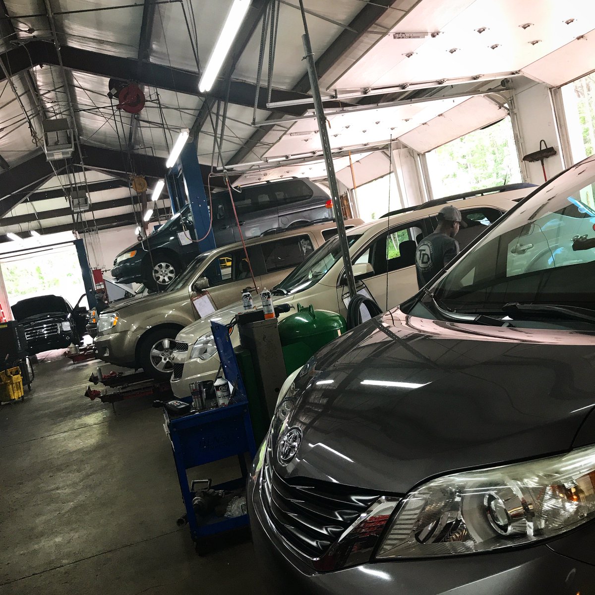TireDepotRez's tweet photo. 2/2 before you get on the road. #carmaintenance #tirepressure #tires #oilchange #fluidcheck #brakeinspection https://t.co/ia9Qs2Q0EQ