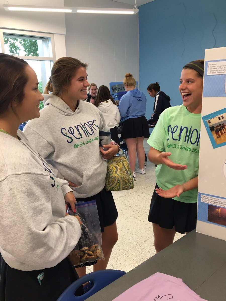 MndStudentgov's tweet photo. Having fun at the student activities fair! Everyone come and join STUGO!! https://t.co/DH3DYHaI77