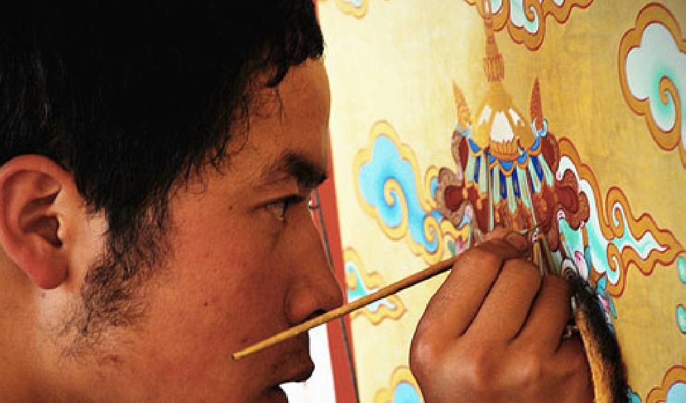 sunnyliu3012's tweet photo. #ETCHLIGHTING Using exquisite painting and Natural mineral plant material,#Thangga is an important #IntangibleCulturalHeritage of #China. https://t.co/GlBnRAFXy3