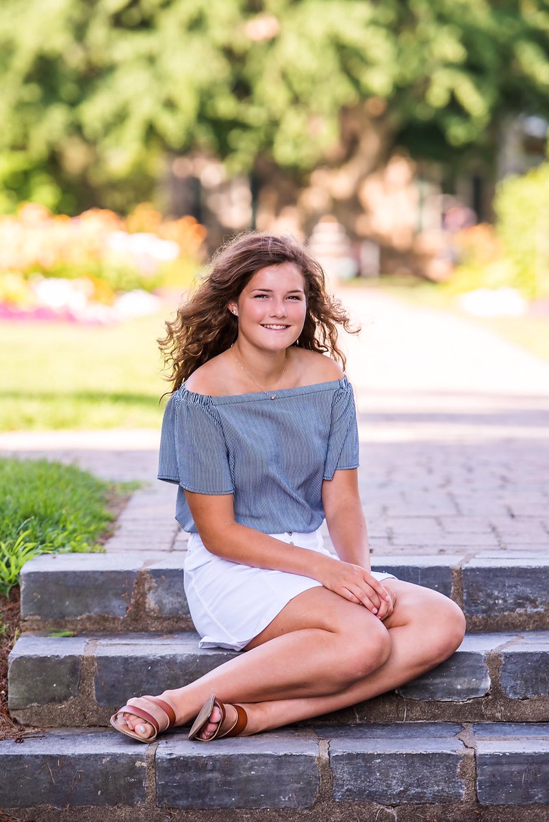 sarahburcaww's tweet photo. My pretty sissy is growing up too fast 😥😥😥 #ursopretty #ursoold https://t.co/knKooLhxmi