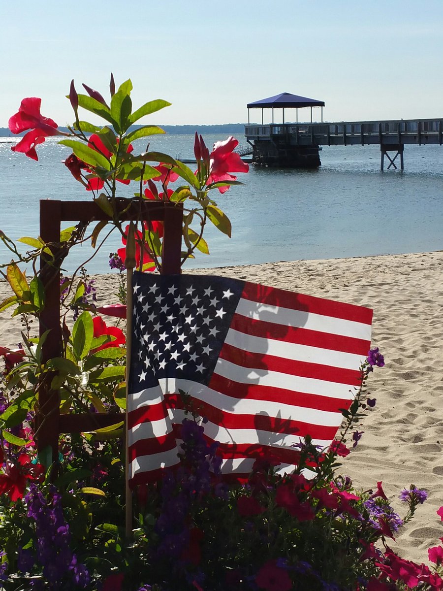 OrientaBeach's tweet photo. Happy Labor Day Weekend! #BestSummerEverOBC https://t.co/HU82iMcjqf