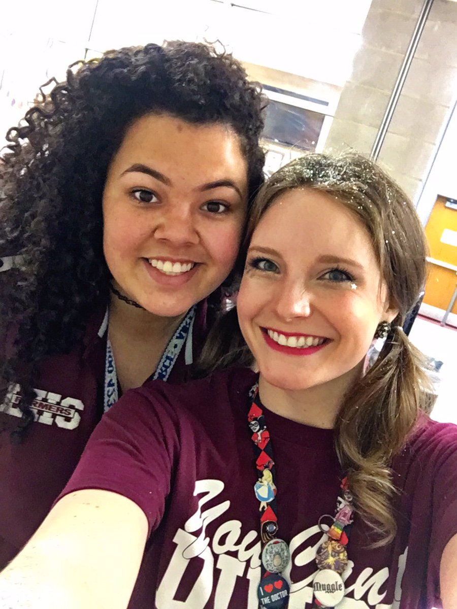 MisizJohnson's tweet photo. What's more spirited than MAROON, GLITTER, &amp; the senior class PRESIDENT? @lewisvillestuco #lhsspiritdays #maroonout #ibleedmaroonandglitter https://t.co/09QTR5TuVa