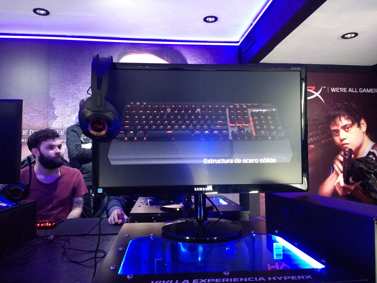 OverCluster's tweet photo. Los monitores de #Megasonic muestran el #HyperXElite, ya está disponible y con un costo de $2899. El #FPSPro menos de $2000 - @HyperXLatam https://t.co/OiZOxWs7AD