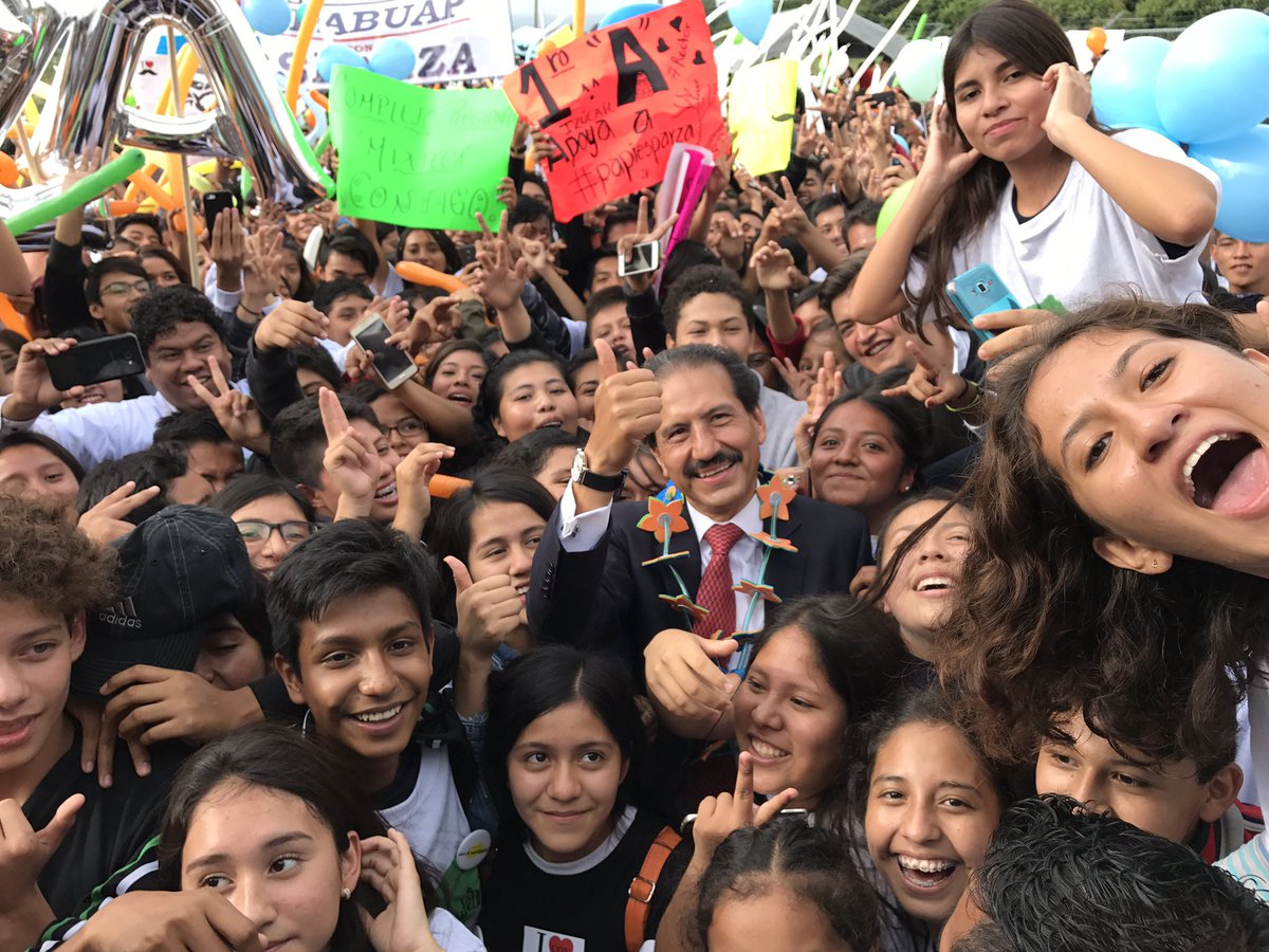 alfonsoesparzao's tweet photo. Su presencia, entusiasmo, actitud y deseo de participar me comprometen a seguir adelante. ¡Muchas gracias!#ViveLaUniversidad https://t.co/P8q6cK81X2