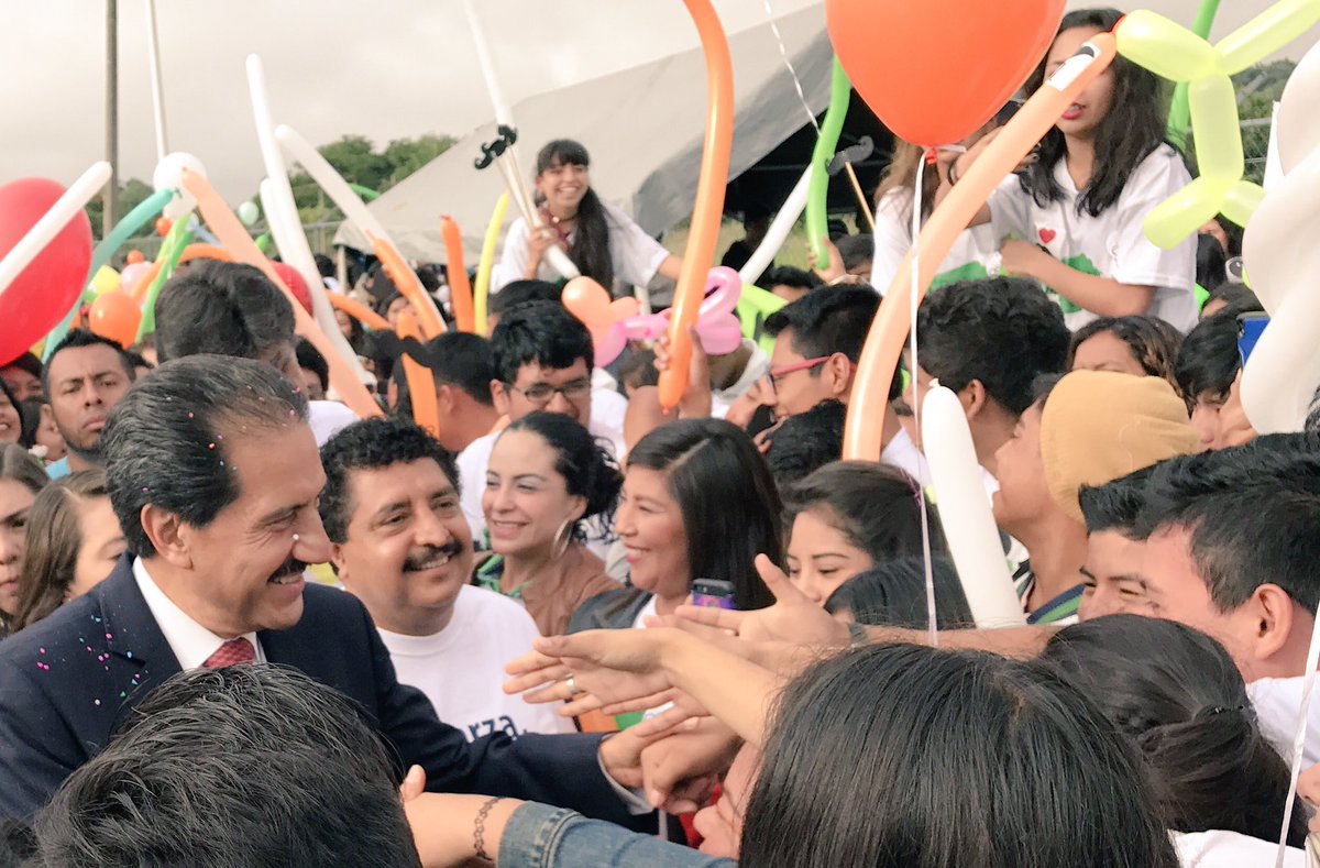 alfonsoesparzao's tweet photo. Su presencia, entusiasmo, actitud y deseo de participar me comprometen a seguir adelante. ¡Muchas gracias!#ViveLaUniversidad https://t.co/P8q6cK81X2
