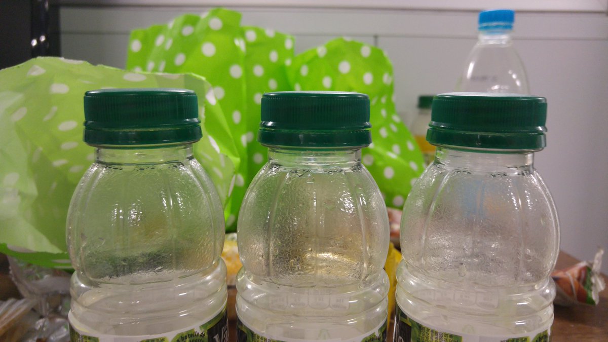 inestix's tweet photo. Las botellas del snack del #OpenHouseORT se descarta en la papelera de botellas #ORTrecicla https://t.co/vjWmwWYgxp