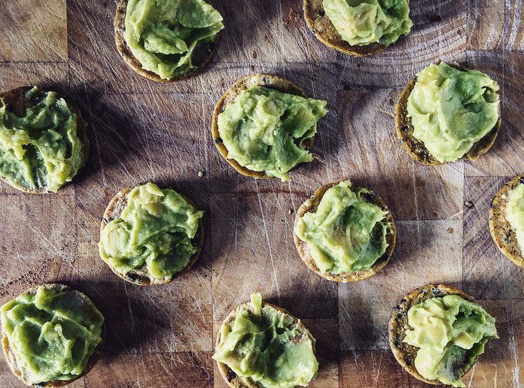 Found these amazing #sweetpotato #crackers by <a href="/RWGarciaSnacks/">RW Garcia Snacks</a>! Smothered them with some mashed #avocado &amp; a little #lemon👌🏼#vegan #snackfood