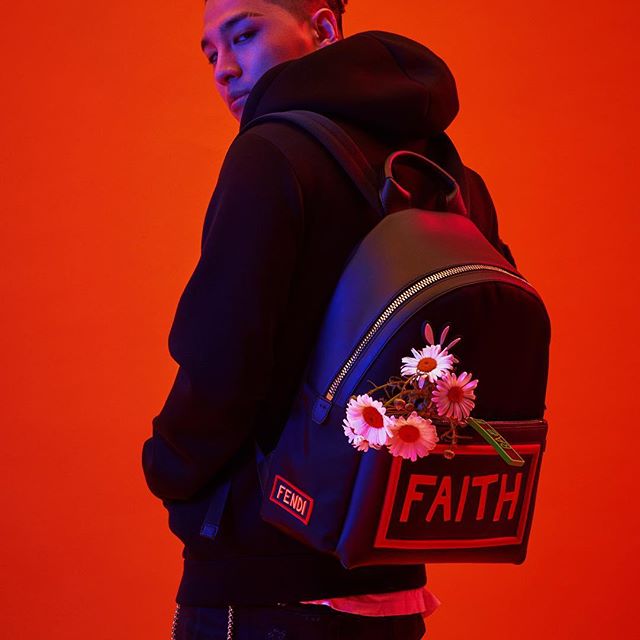 meungmeung415's tweet photo. lotteshopping IG #2 
FENDI FOR YOUNG BAE pics&amp; video
#TAEYANG #태양 #영배 #동영배 #BIGBANG #빅뱅 #WHITENIGHT #FendixYoungbae 
https://t.co/fre7q2Teh7 https://t.co/vXfh5p9hXD