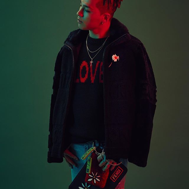 meungmeung415's tweet photo. lotteshopping IG #2 
FENDI FOR YOUNG BAE pics&amp; video
#TAEYANG #태양 #영배 #동영배 #BIGBANG #빅뱅 #WHITENIGHT #FendixYoungbae 
https://t.co/fre7q2Teh7 https://t.co/vXfh5p9hXD