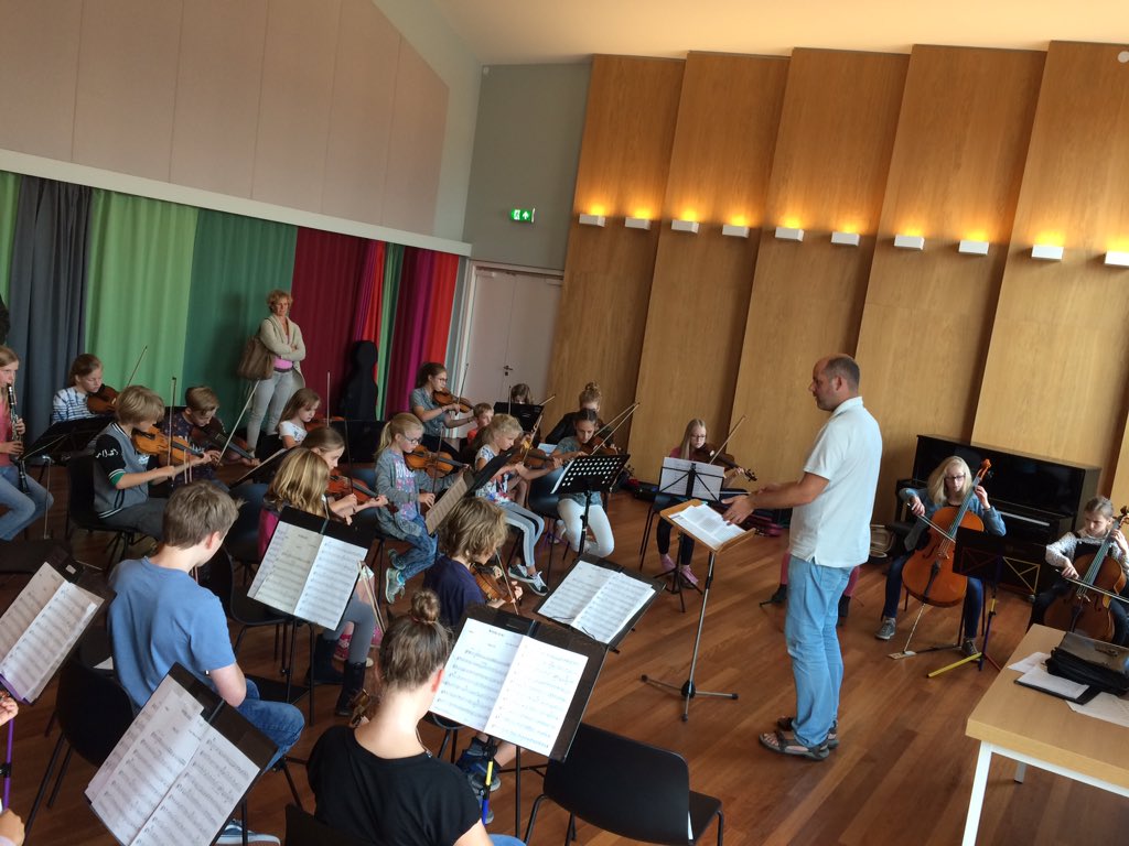 bborkest's tweet photo. JUSO gestart met nieuwe seizoen, ook meespelen in een echt #orkest kom langs vrijdag van 16.45-18.00 Floralis Lisse https://t.co/bYa1FeXRGC