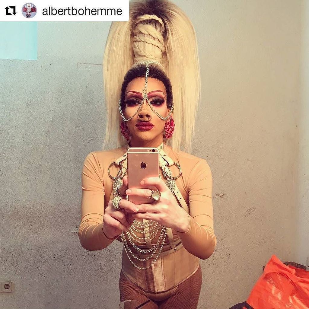 DragQueenGalore's tweet photo. #Repost @albertbohemme (@get_repost)
・・・
A por la semana cerdas!!!
#drag #dragqueen #dragdragdrag #dragxqueens #dragqueensgalore #dragaholi… https://t.co/Elq6Nqs8I8