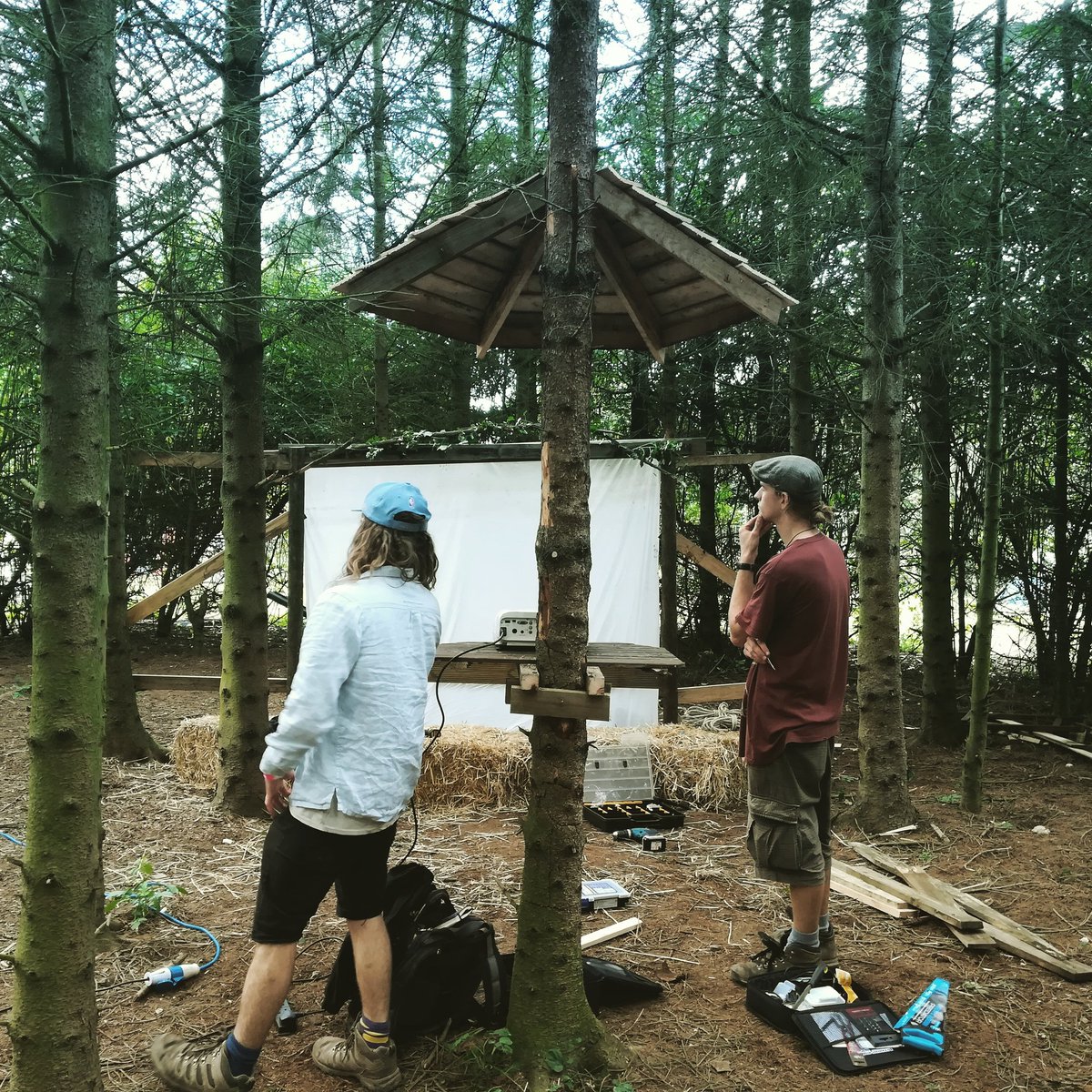Setting up the Beangoose Cinema at Smugglers Festival! South East Shorts all weekend <a href="/SmugglersShop/">SmugglersRecord Shop</a> <a href="/ScreenSouth/">Screen South</a> #indiecinema #shortfilms