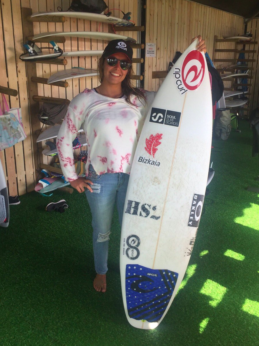 #PullAndBearPantinClassic <a href="/_arianeochoa/">ariane ochoa</a> y Garazi Sánchez, la pareja de surfistas vascas que avanza a R3! 👊🏻💥
Live: pantinclassic.org/Live