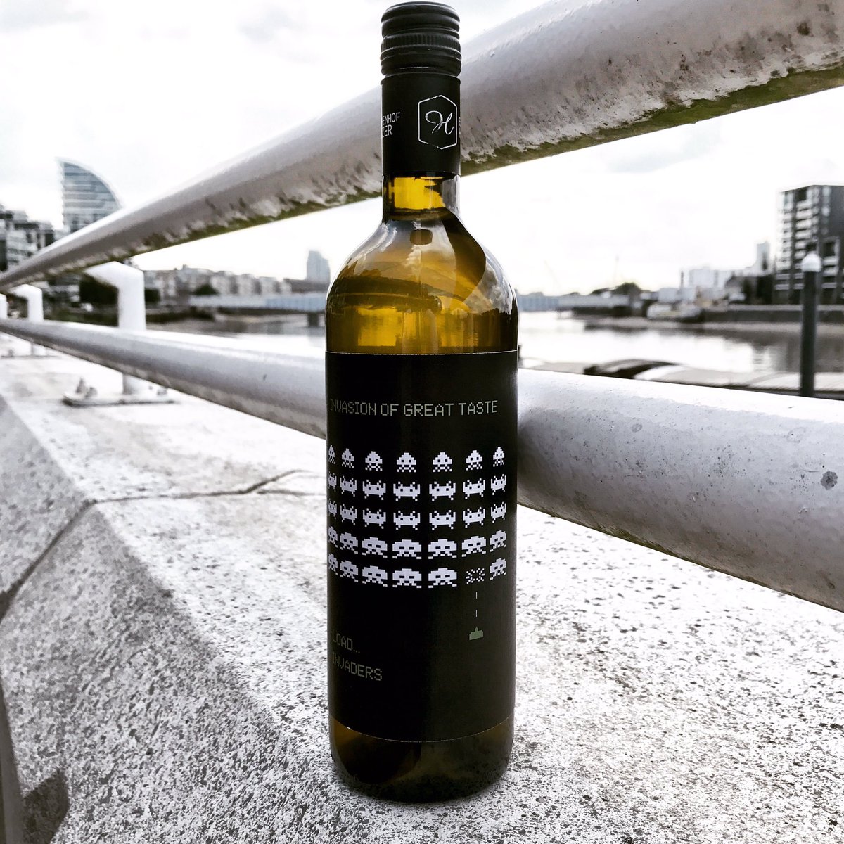 Newcomer from out of space... Invader orange wine by <a href="/eschenhofholzer/">Eschenhof Holzer</a> is an alien sort of Müller-Thurgau... 👽 Beam us up Arnold! 🇦🇹